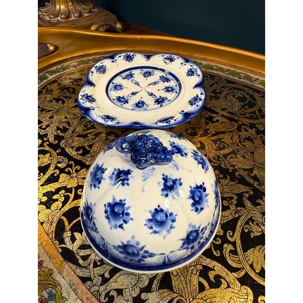 Vintage Gzhel Blue White Porcelain‎ Butter or Cheese Dish with Grape Finial